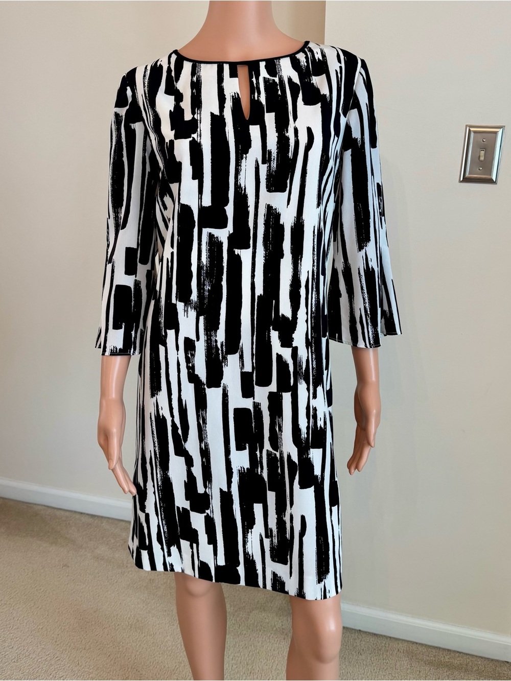 Tahari 3/4 Flared Sleeve Black & White Shift Knee Length Dress Office Size 10